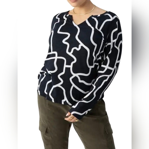 Sanctuary Sweaters - Saintuary Abstract Pull Over V Neck Blouse Size:XS
